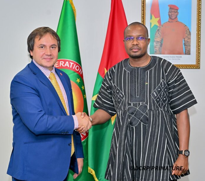 𝐀𝐮𝐝𝐢𝐞𝐧𝐜𝐞𝐬 𝐝𝐮 𝐏𝐫𝐞𝐦𝐢𝐞𝐫 𝐦𝐢𝐧𝐢𝐬𝐭𝐫𝐞 𝐚̀ 𝐍𝐞𝐰 𝐘𝐨𝐫𝐤 : 𝐒𝐚𝐧𝐭𝐞́, 𝐡𝐮𝐦𝐚𝐧𝐢𝐭𝐚𝐢𝐫𝐞 𝐞𝐭 𝐚𝐠𝐫𝐢𝐜𝐮𝐥𝐭𝐮𝐫𝐞 𝐚𝐮 𝐦𝐞𝐧𝐮 𝐝𝐞𝐬 𝐞́𝐜𝐡𝐚𝐧𝐠𝐞𝐬