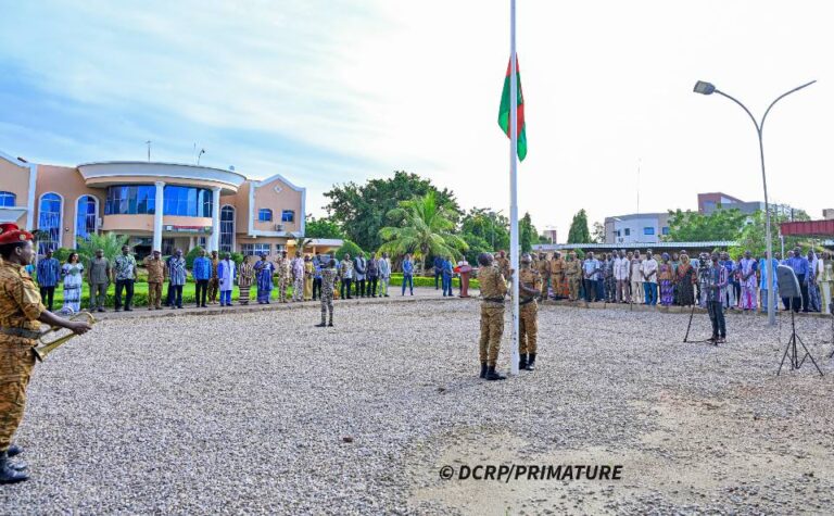 Montée des couleurs nationales : l’esprit de la Révolution Progressiste Populaire exalté