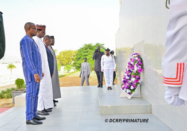 Camp de Thiaroye : le Premier ministre rend hommage aux tirailleurs africains.