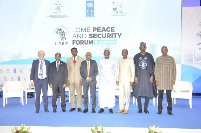 Lomé, 13 octobre 2025 Le Ministre des Affaires étrangères, de la Coopération régionale et des Burkinabè de l’Extérieur, SEM Karamoko Jean Marie TRAORE, a pris part les 11 et 12 octobre 2025 à Lomé, en République Togolaise, à la 2e édition du Lomé Peace and Sécurity Forum.