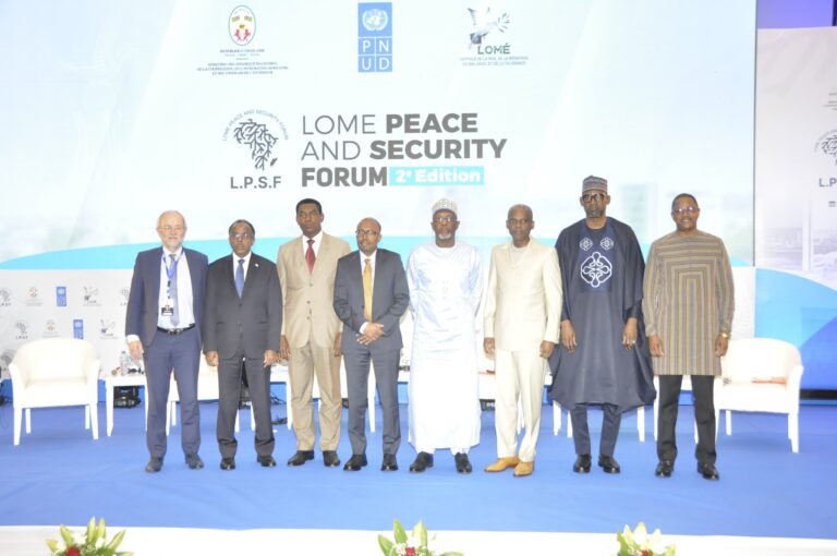 Lomé, 13 octobre 2025 Le Ministre des Affaires étrangères, de la Coopération régionale et des Burkinabè de l’Extérieur, SEM Karamoko Jean Marie TRAORE, a pris part les 11 et 12 octobre 2025 à Lomé, en République Togolaise, à la 2e édition du Lomé Peace and Sécurity Forum.