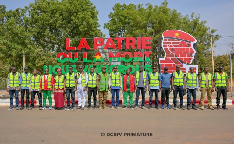 Aménagement de l’Avenue Thomas Sankara : les membres du Gouvernement participent aux travaux