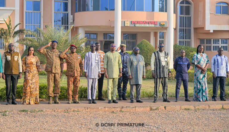 Montée des couleurs à la Primature : le Premier ministre réaffirme son engagement à servir la Nation