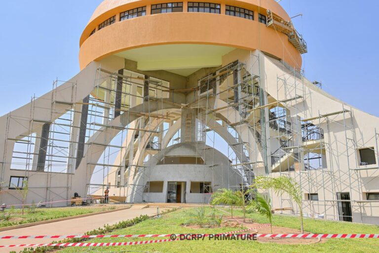 Monument des Héros nationaux : le Premier ministre visite le chantier d’aménagement et d’embellissement